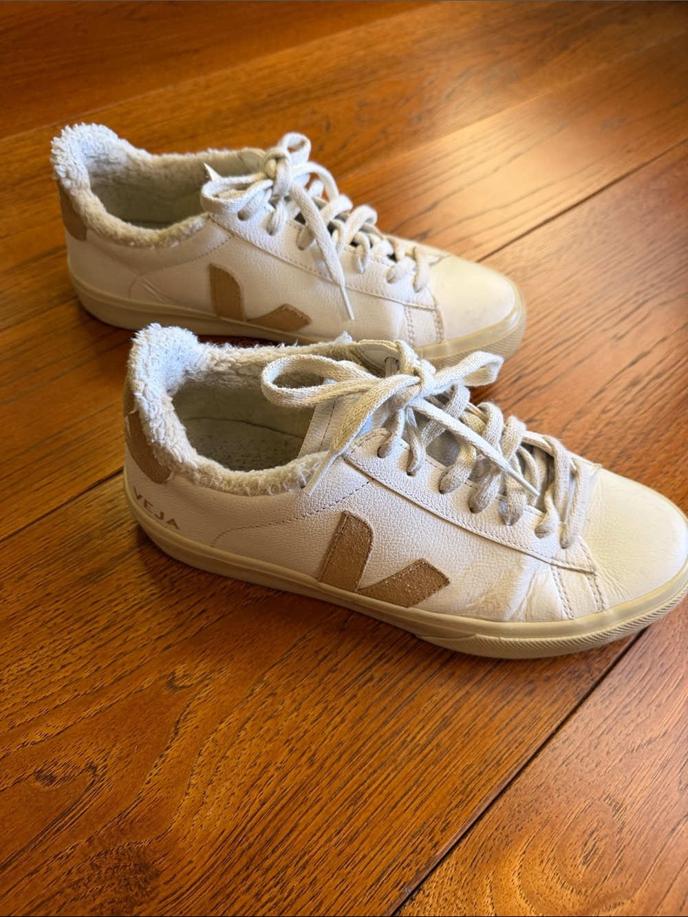 Veja Campo Fured Leather White Desert Sneakers - Picture 3 of 8